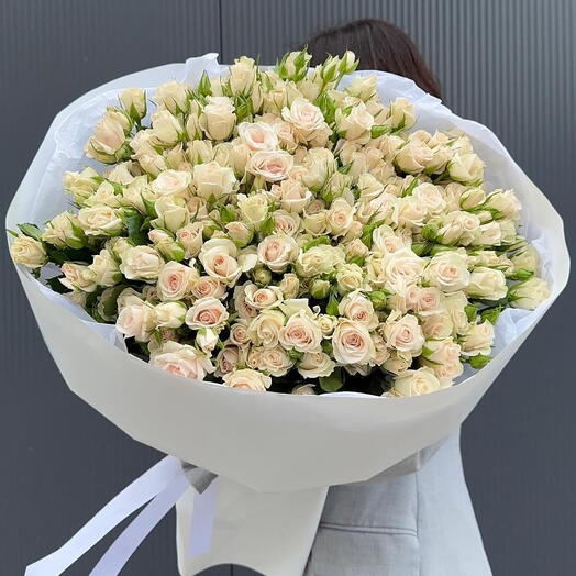 Букет из 31 кустовой розы