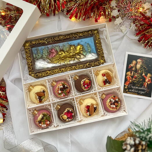Шоколадный набор на Новый год 🎄( 8 штук елочных шаров и плитка шоколада )