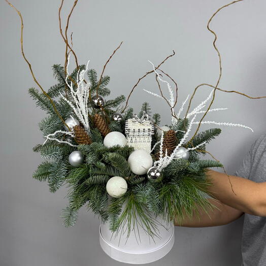 Крещенская композиция из хвои и декора