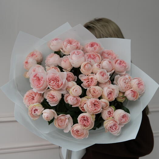 Букет кустовых пионовидных роз