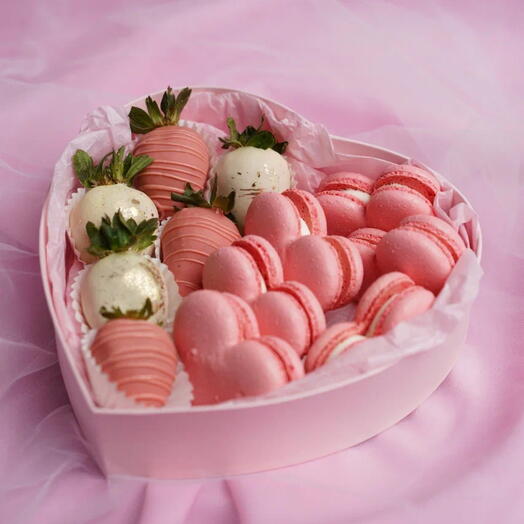 Сердце S микс набор клубники и макаронс