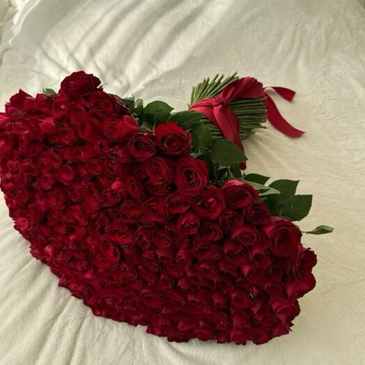 301 Роза red naomi