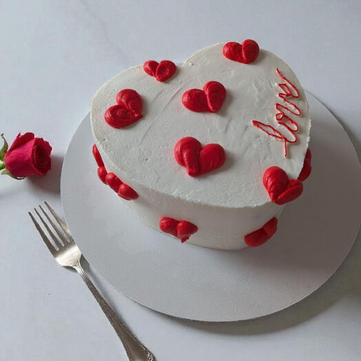 Торт "love навсегда" с объемными сердцами