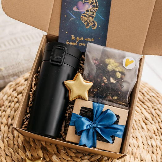 Подарочный набор с термокружкой и орехами на 23 февраля, день рождения