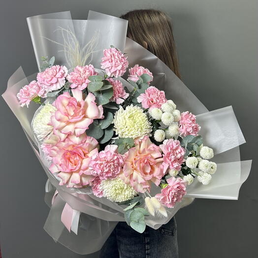 Большой розовый букет