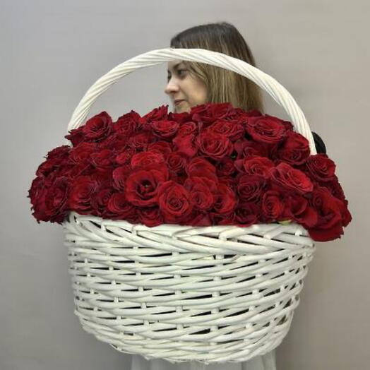 Корзина из 101 красной розы Ред Наоми