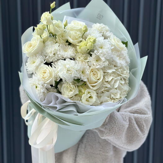 Snow-white bouquet