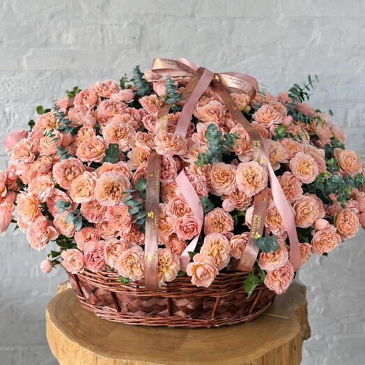 Корзина "101 пионовидная спрей роза"