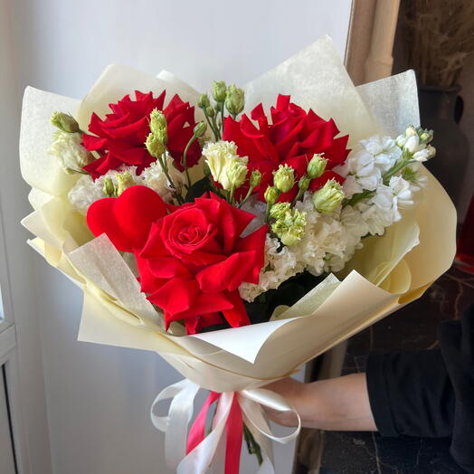 Авторский букет: французская Роза, эустома,маттиола , сердце вставка️