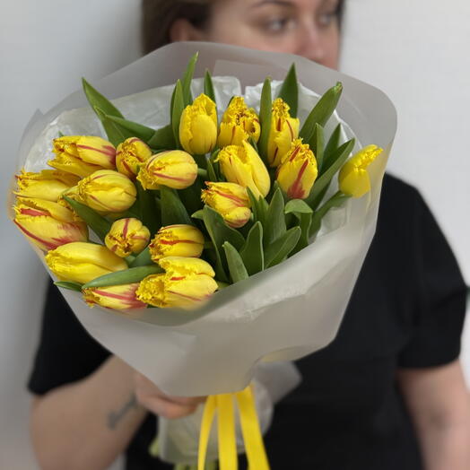 19 махровых тюльпанов