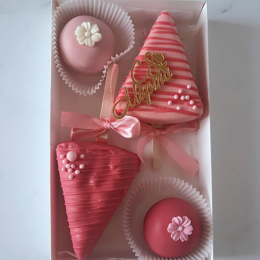 Сладкий набор из порционных чизкейков и картошки на 8 марта