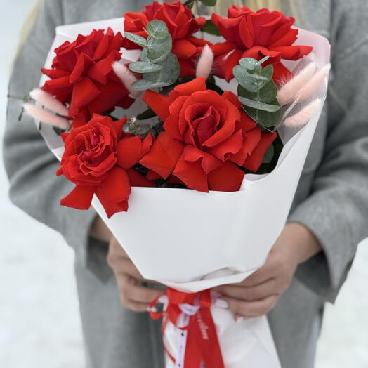 Букет алых роз Нина 5шт