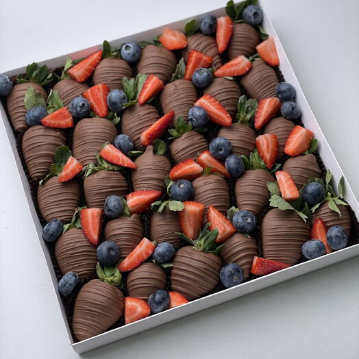 Клубника в шоколаде CLASSIC BERRY(25-35 ягод) CALLEBAUT Chocolate