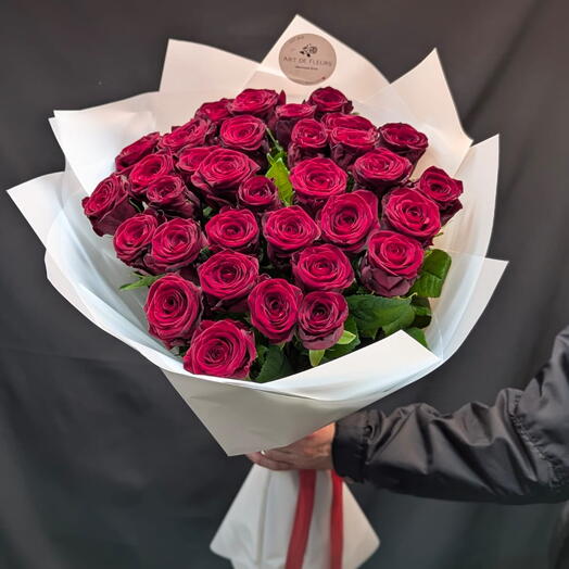 Букет красных роз 33 шт