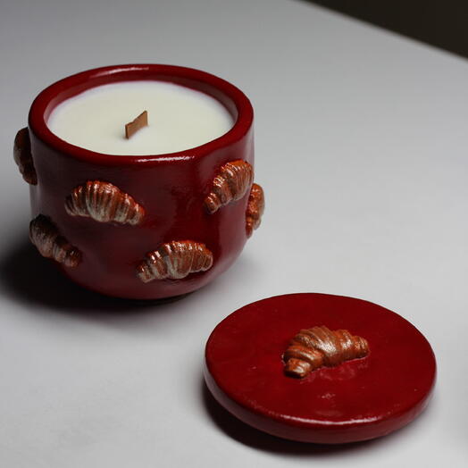 Свеча стакан с круассанами красная