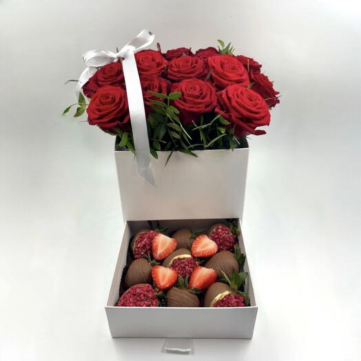 Коробка с розами и клубникой в шоколаде 🍓🌹