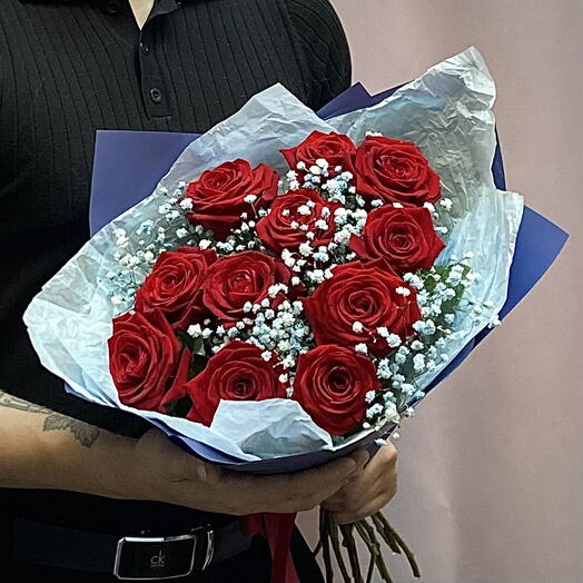 Букет из красной розы и голубой гипсофилой (40)
