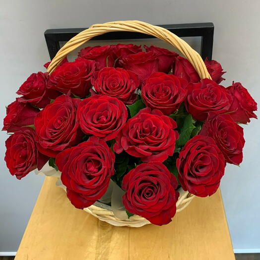 Корзинка из роз 25 Шт