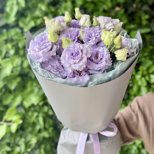 Букет лавандовой эустомы в модной упаковке💜