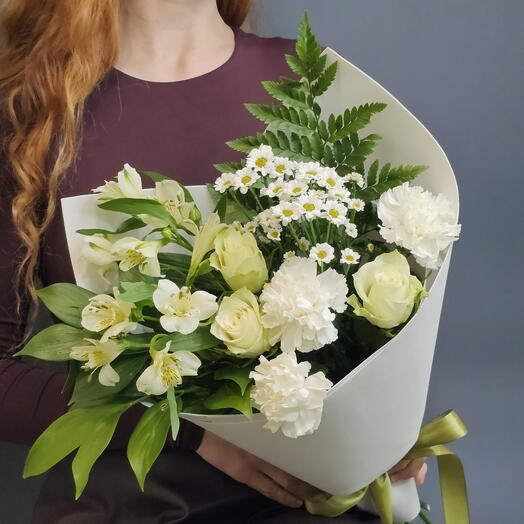 Букет "Дыхание лета" роза, альстромерия, диантус, папоротник, рускус