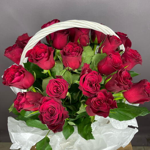 Корзина с 25 Красными розами