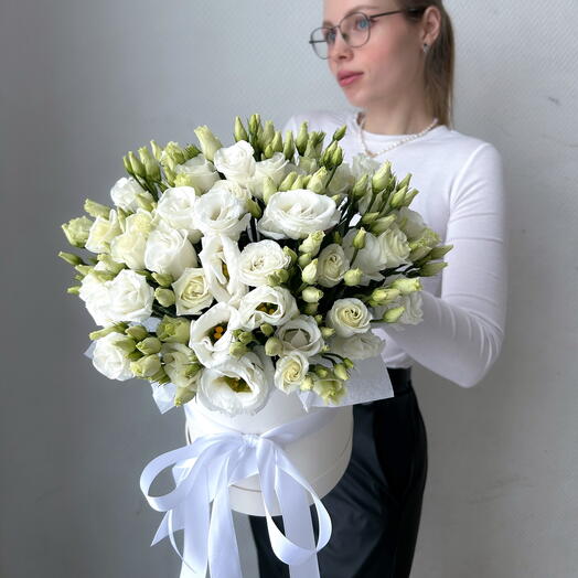 Белая эустома в шляпной коробочке, Лизиантус, арт 13 Flower Perfect
