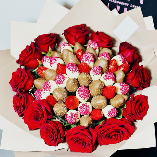 Luxury Chocolate Strawberry   Red Rose Bouquet