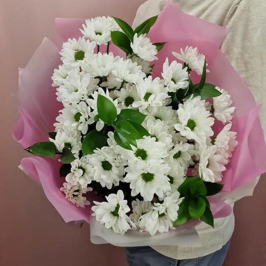Монобукет из кустовой хризантемы и рускуса