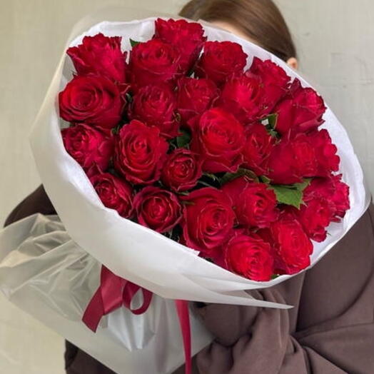 25 красных роз