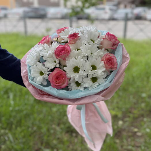 Букет «зефирка» из роз и хризантем