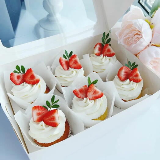 Капкейки 6 шт с клубникой