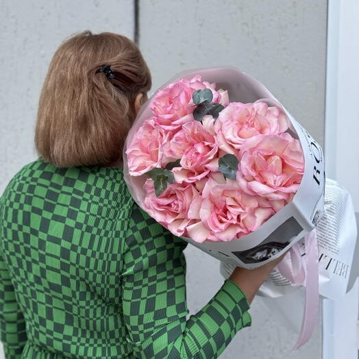 Ажурные розы 7 шт букетом