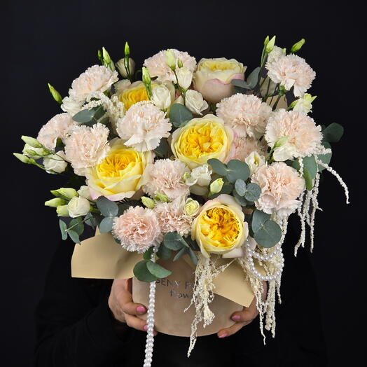 Композиция "Amunet 🌸" с пионовидными розами