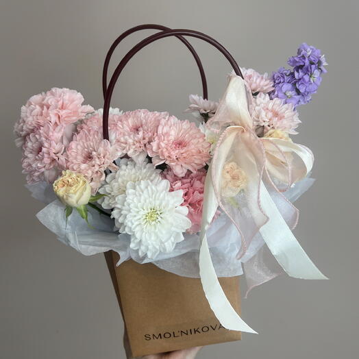 Милая композиция с хризантемой, диантусами и маттиолой🌸