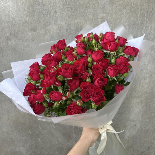 Букет из 9 кустовых красных роз