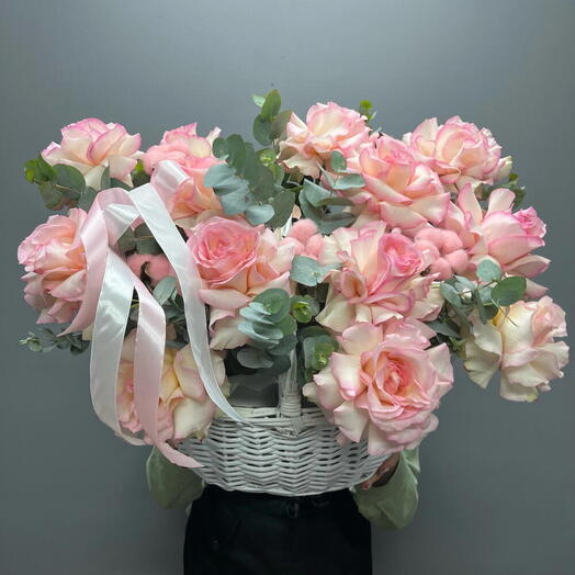 Корзина с французскими розами 🌸