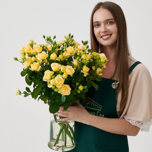 Пачка кустовых роз "Ольга" 50см 10 шт