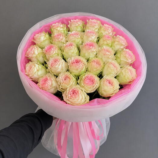 Нежный монобукет двухцветных роз «Pink sorbet»