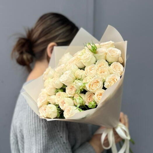 9 кустовых роз София 💞
