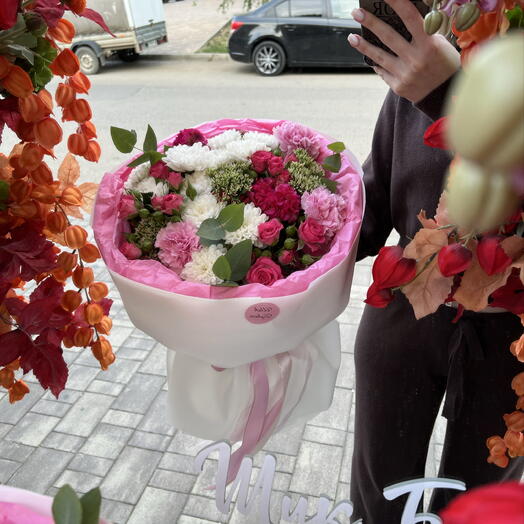 Букет с целозией и диантусами