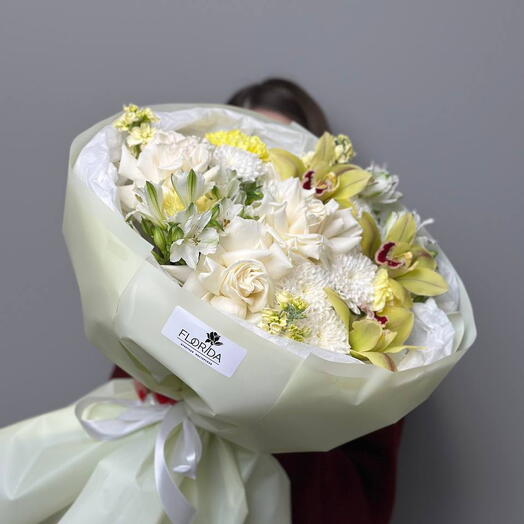 Анна (сборный букет с одноголовыми розами, хризантемами, альстромерией)