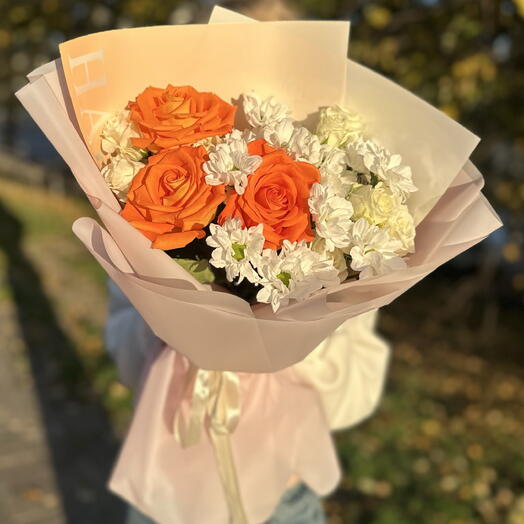 Букет с огненными розами