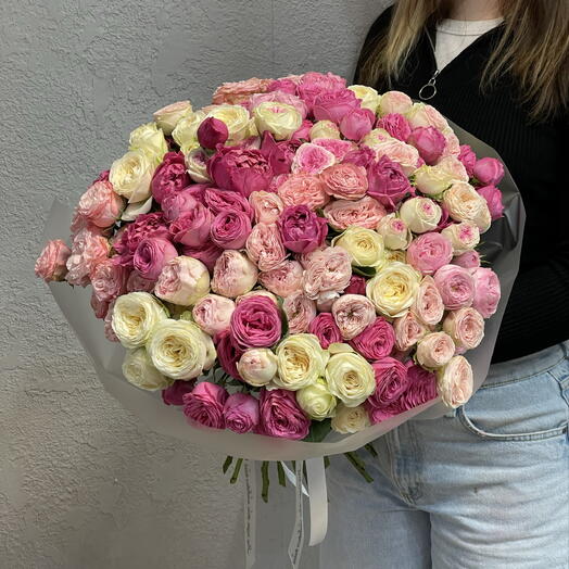 35 кустовых пионовидных роз