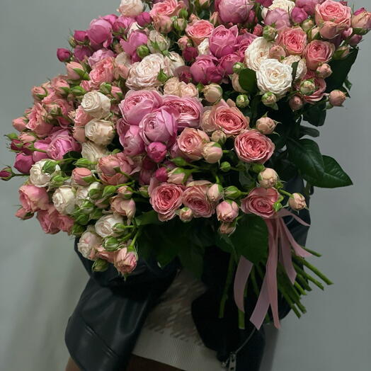 Кустовые розы 25 штук