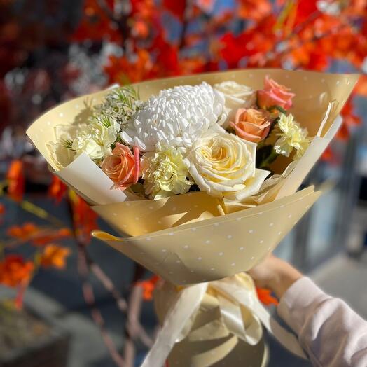 Delicate autumn bouquet