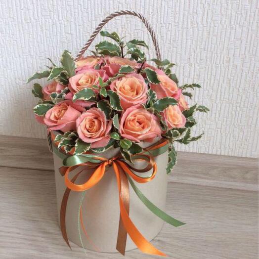 Композиция в шляпной коробке