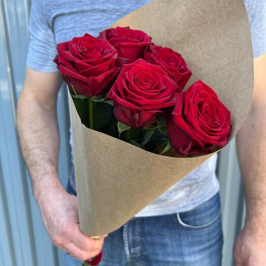 Букет из 5 Красных Роз 50см в крафте