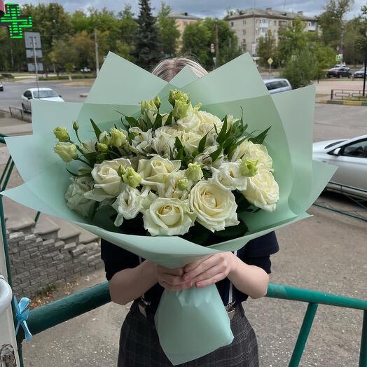 Букет из роз, эустом и альстромерий