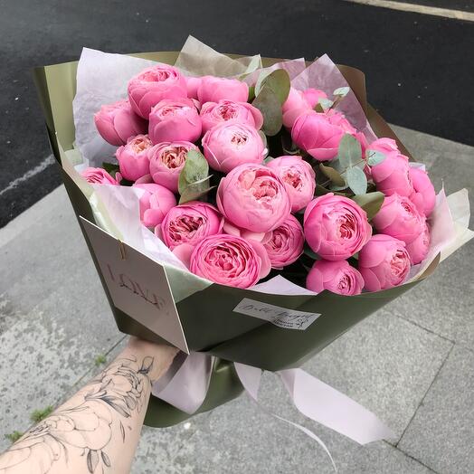 Монобукет из пионовидной розы Silva Pink с веточками эвкалипта