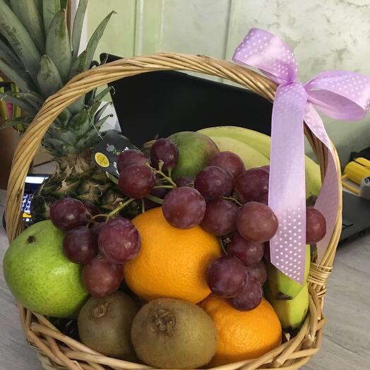 Корзина с фруктами в подарок